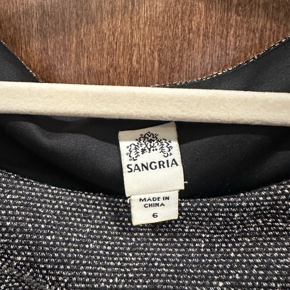 Elegant Black and Gray Dress - Picture 3 of 5